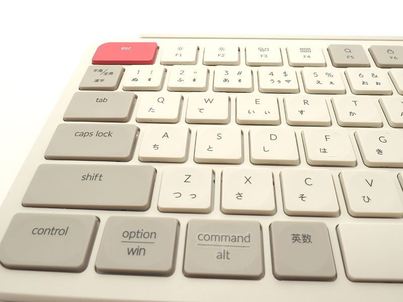 Windows / Mac両対応のため、一部キートップは両方が印字されている